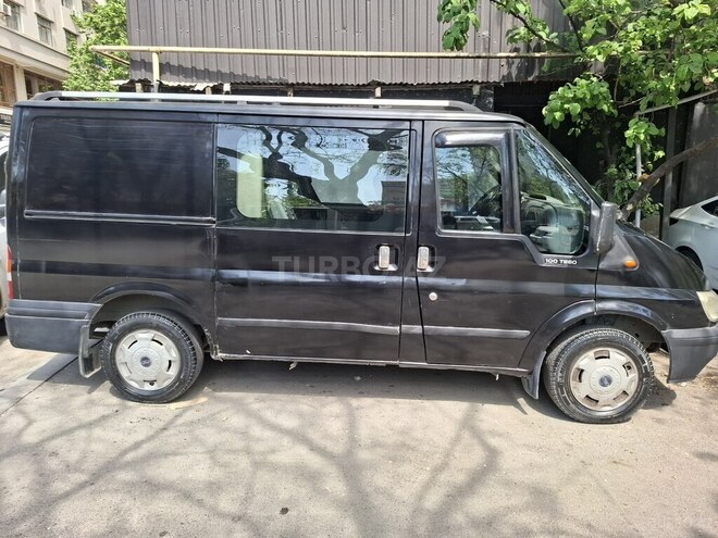 Ford Transit-7