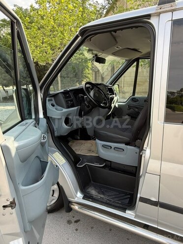 Ford Transit-10
