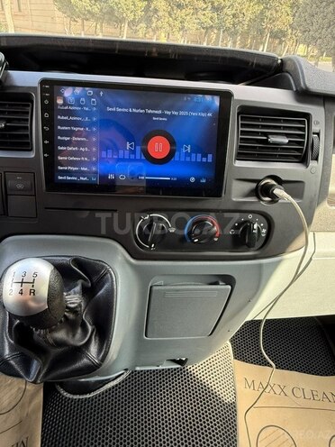 Ford Transit-11