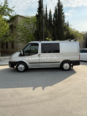 Ford Transit-5
