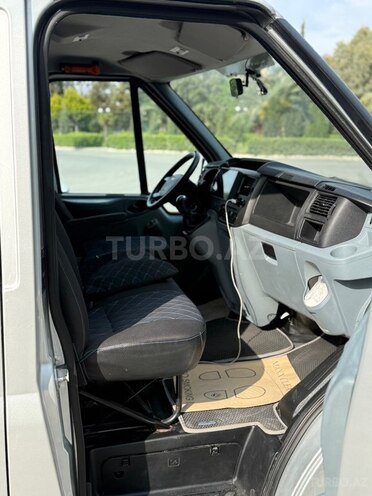 Ford Transit-8