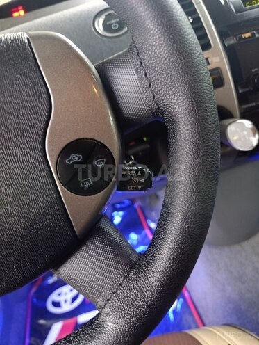 Toyota Prius-12