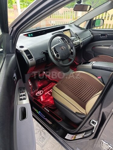 Toyota Prius-11