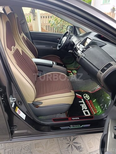 Toyota Prius-14