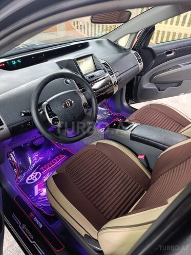 Toyota Prius-19