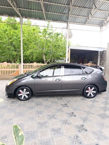 Toyota Prius-3
