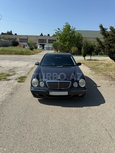 Mercedes E 240-1