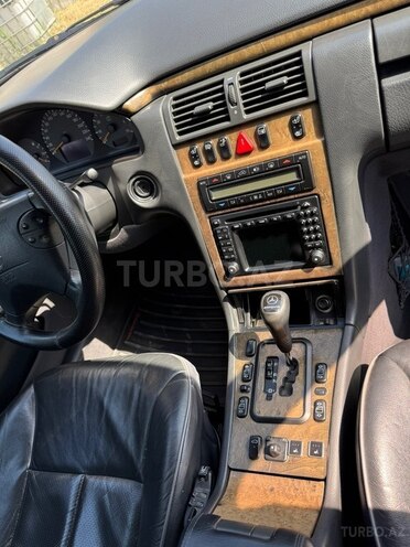 Mercedes E 240-6