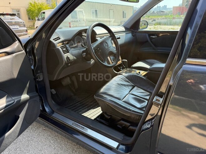 Mercedes E 240-4