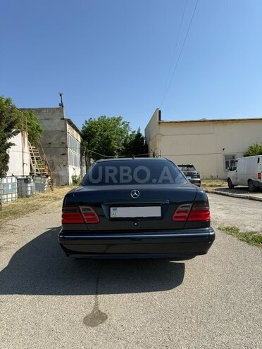 Mercedes E 240-3
