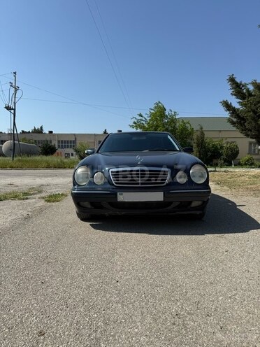 Mercedes E 240-11