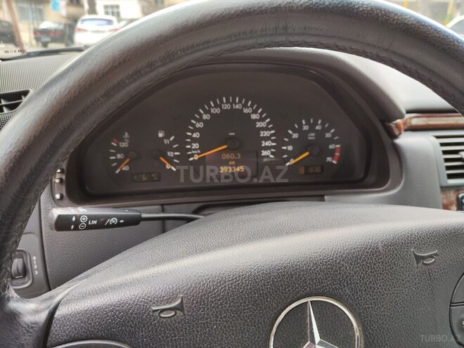 Mercedes E 240-10