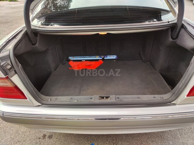 Mercedes E 240-7