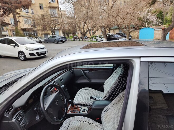 Mercedes E 240-8