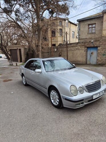 Mercedes E 240-3