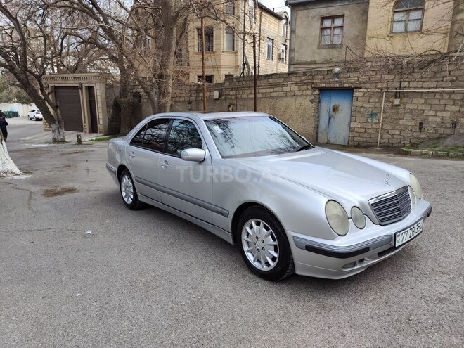 Mercedes E 240-4