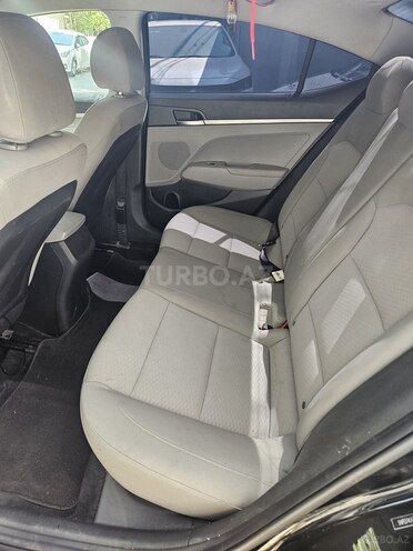 Hyundai Elantra-9