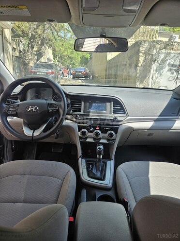 Hyundai Elantra-8