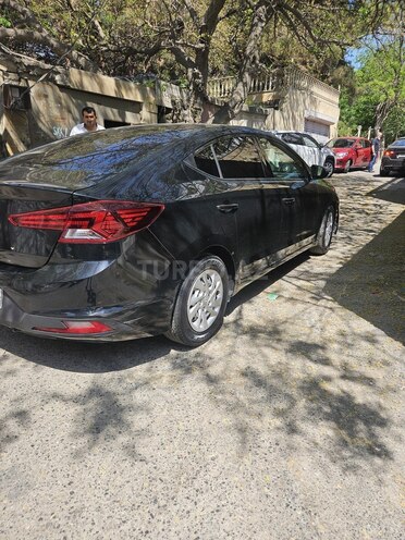 Hyundai Elantra-6