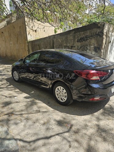 Hyundai Elantra-4