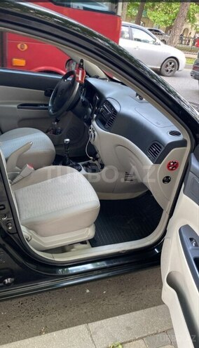 Hyundai Accent-2