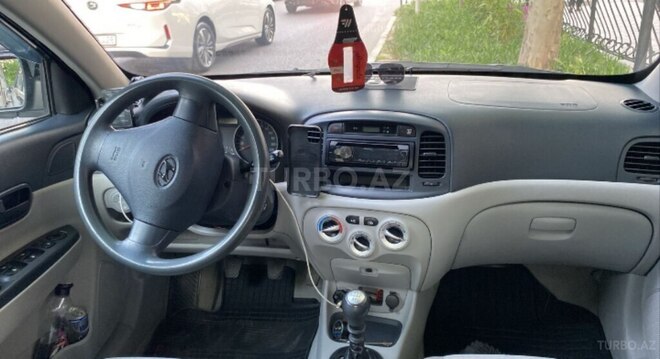 Hyundai Accent-4