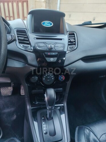 Ford Fiesta-7
