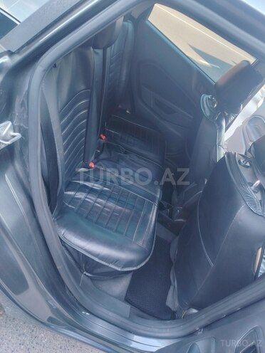 Ford Fiesta-11