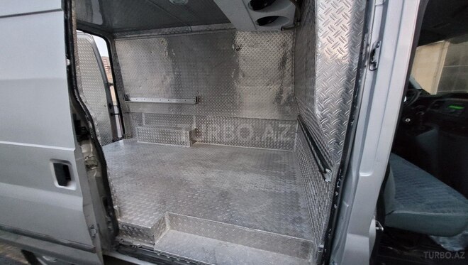 Ford Transit-11