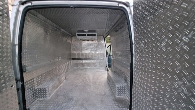 Ford Transit-12