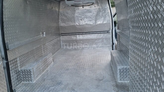 Ford Transit-13