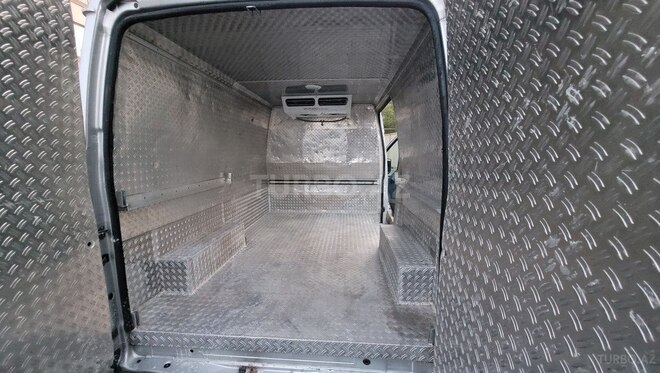 Ford Transit-9