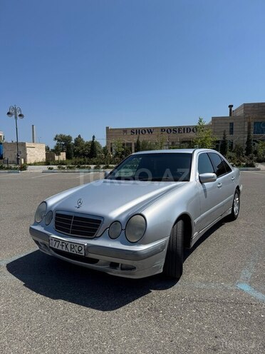 Mercedes E 220-1
