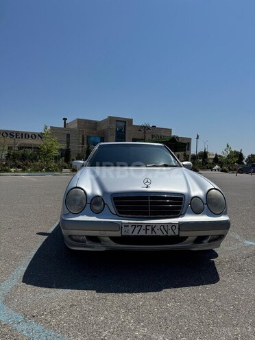 Mercedes E 220-2