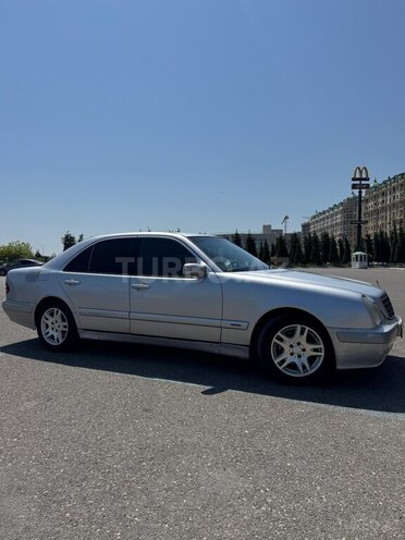 Mercedes E 220-4