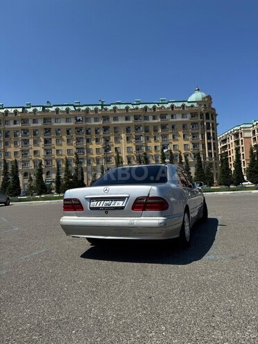 Mercedes E 220-5
