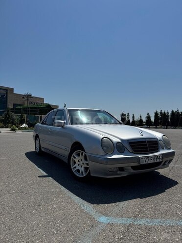 Mercedes E 220-3