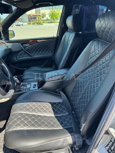 Mercedes E 220-9