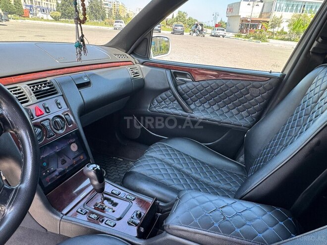 Mercedes E 220-10