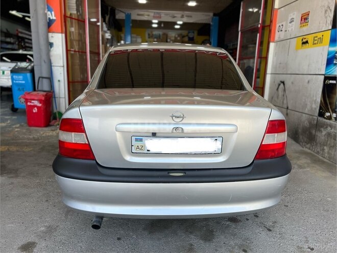 Opel Vectra-4