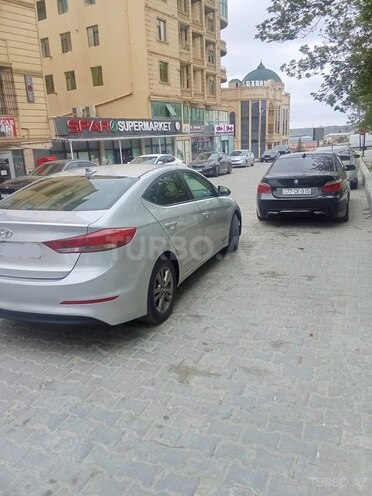 Hyundai Elantra-6