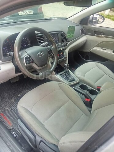 Hyundai Elantra-5