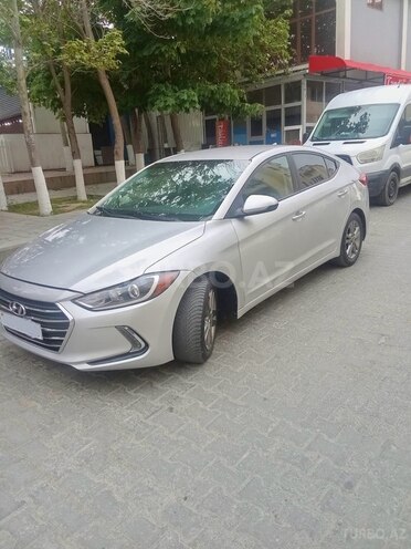 Hyundai Elantra-3