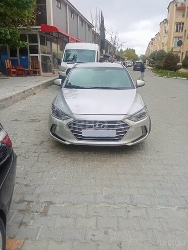 Hyundai Elantra-1