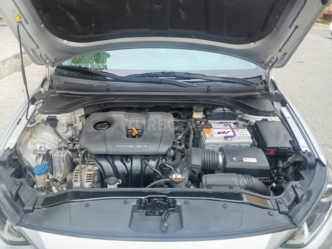 Hyundai Elantra-4