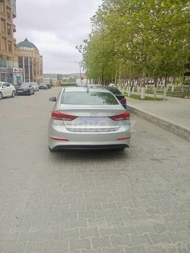 Hyundai Elantra-2