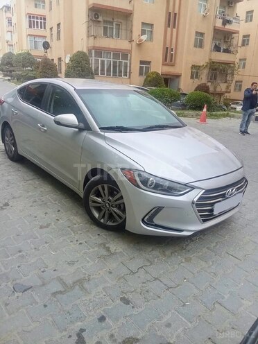 Hyundai Elantra-10