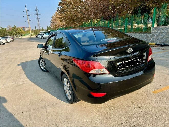 Hyundai Accent-3