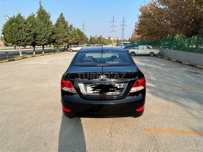 Hyundai Accent-2