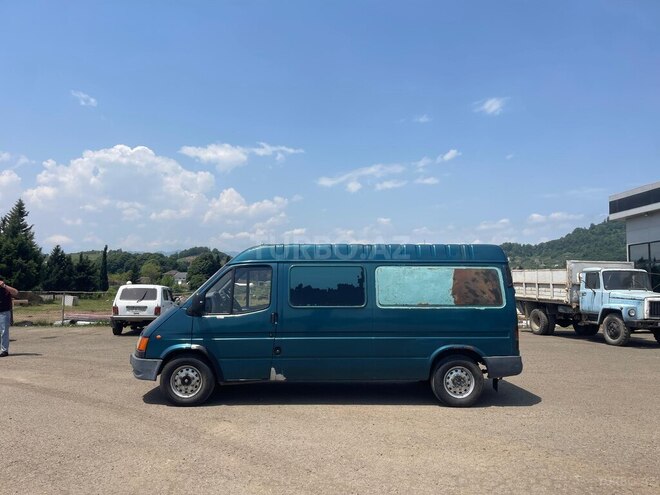 Ford Transit-4